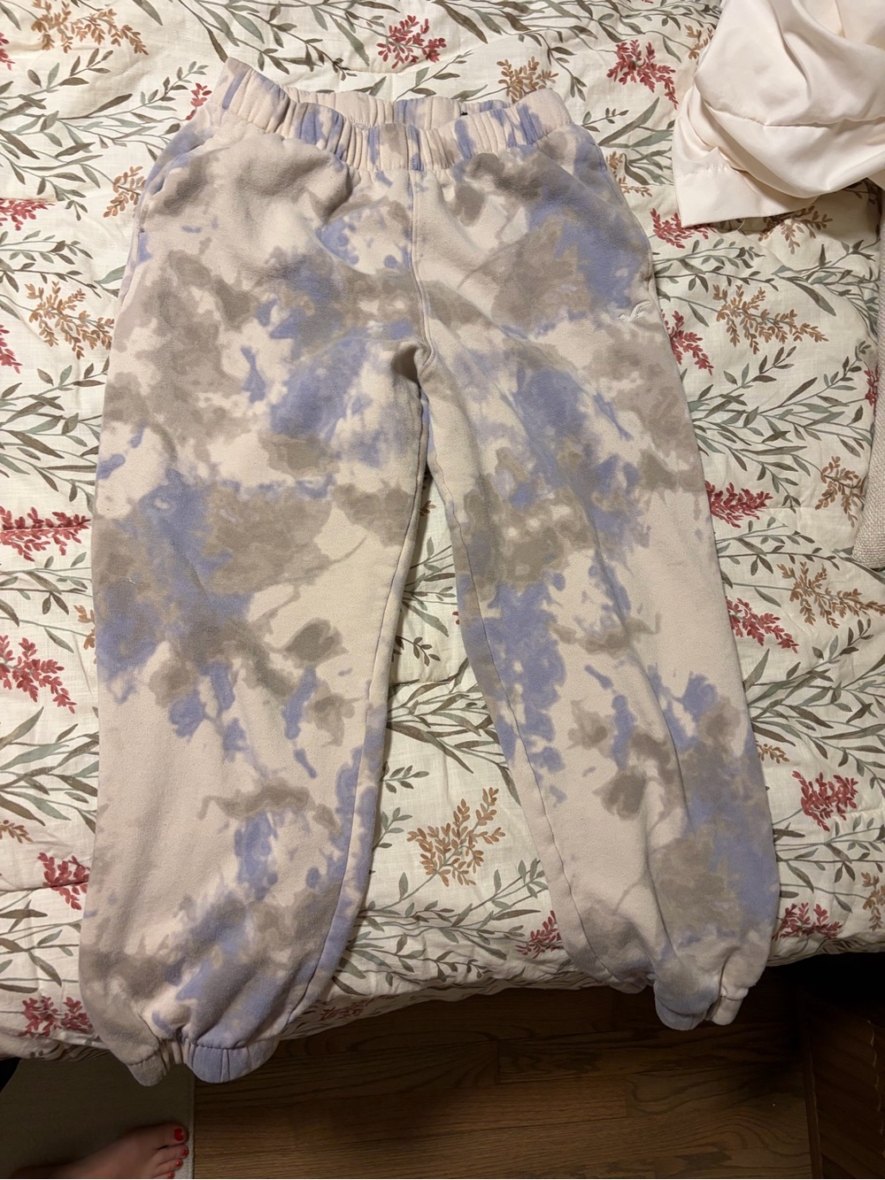 Hollister Ultra High Rise Tie-Dye Jogger Sweatpants in Blue and Taupe